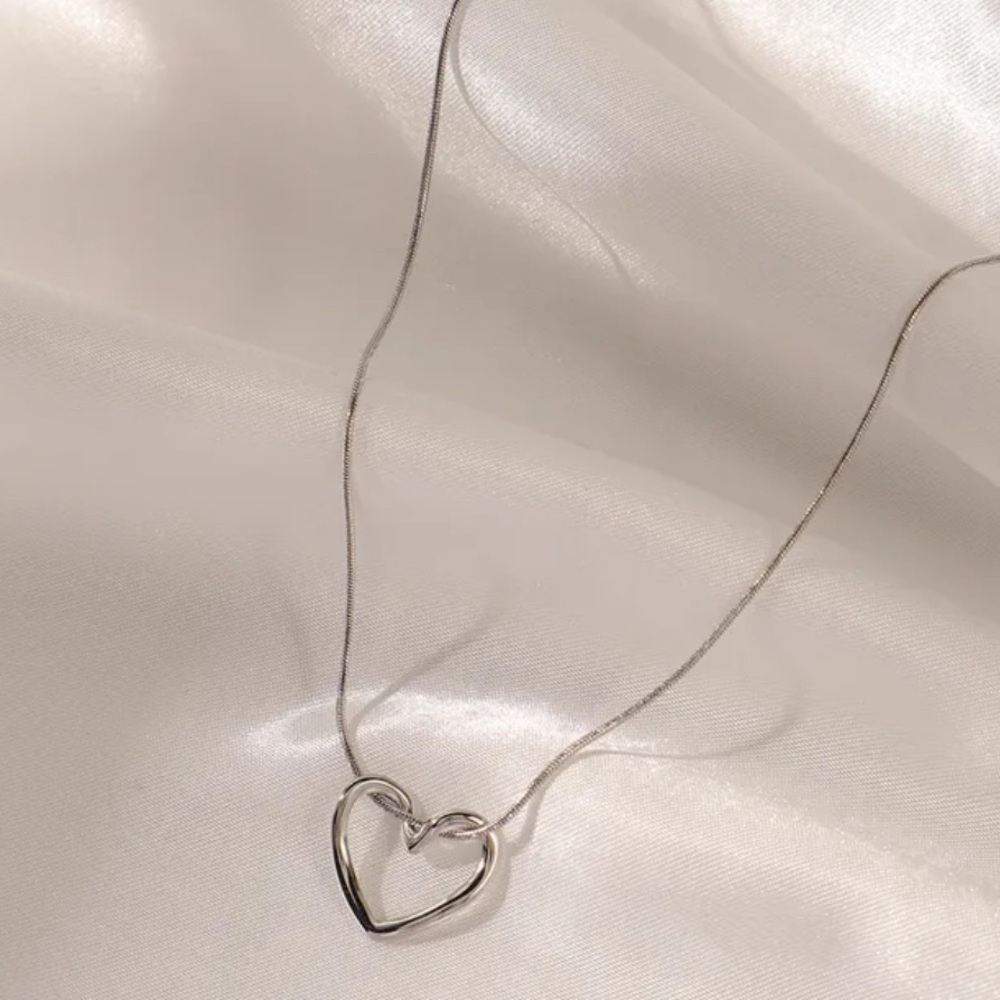 Dainty Hear Shaped Necklace in Gold and Silver - Picture 3 of 6